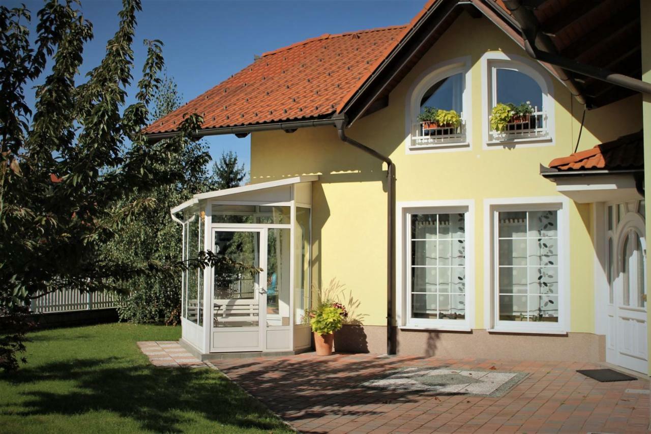 Yellow Dreamhouse Postojna Eksteriør bilde