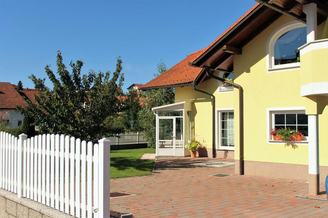 Yellow Dreamhouse Postojna Eksteriør bilde