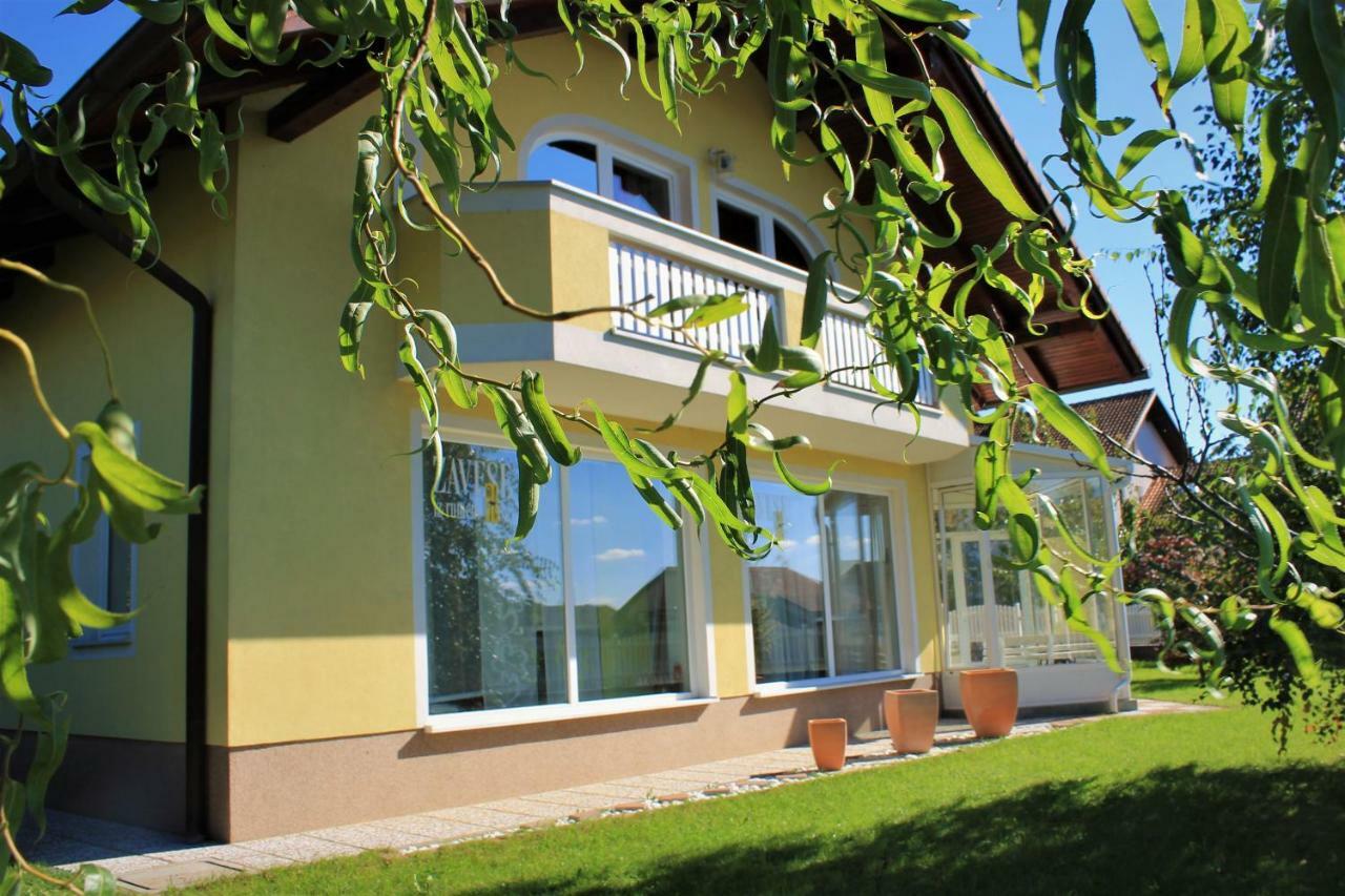 Yellow Dreamhouse Postojna Eksteriør bilde