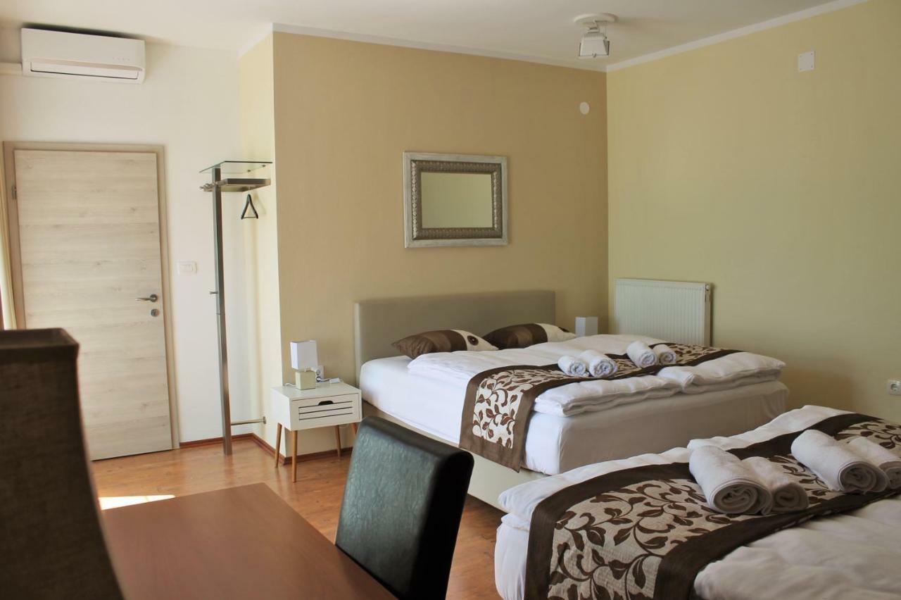 Yellow Dreamhouse Postojna Eksteriør bilde
